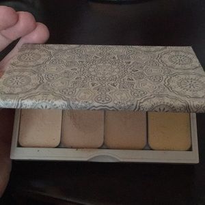 Gently used Maskara contour set